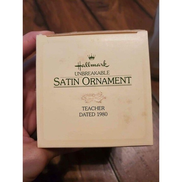 New Hallmark 1980 Teacher ornament - Picture 3 of 3